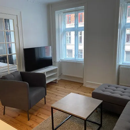 Bright 2-bedroom In Elegant Osterbro Апартаменты
